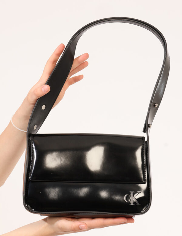 Borsa Calvin Klein Nero - Cod. art. K60K611833 SZVi ricordiamo che tutti i nostri articoli sono originali.