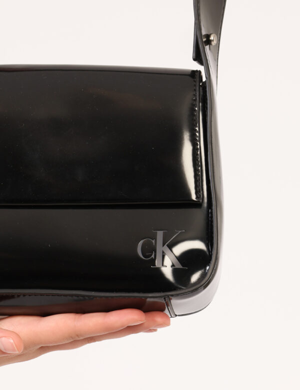 Borsa Calvin Klein Nero - Cod. art. K60K611833 SZVi ricordiamo che tutti i nostri articoli sono originali.