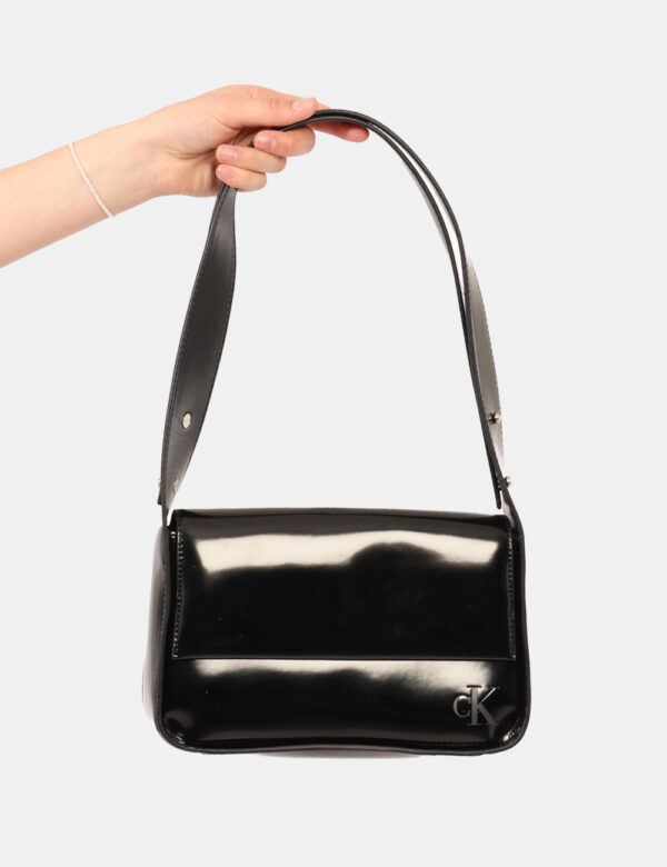 Borsa Calvin Klein Nero - Cod. art. K60K611833 SZVi ricordiamo che tutti i nostri articoli sono originali.