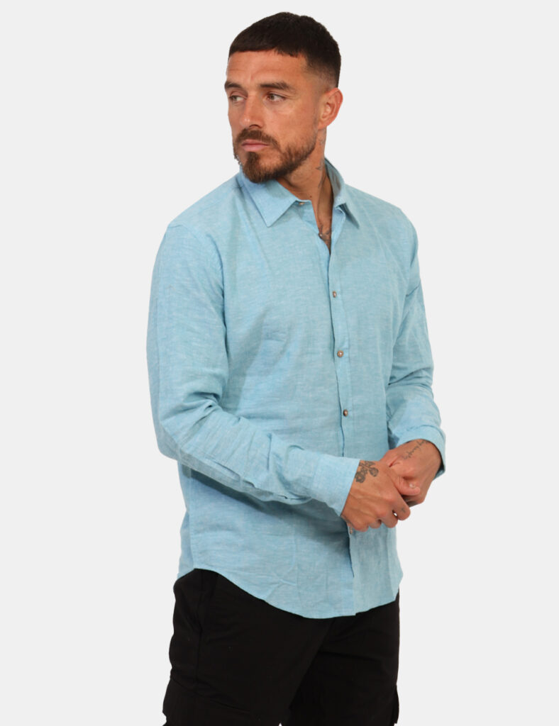 Camicia Concept83 Azzurro - Camicia casual in misto cotone/lino ed in total azzurro chiaro. La vestibilità è morbida e prati