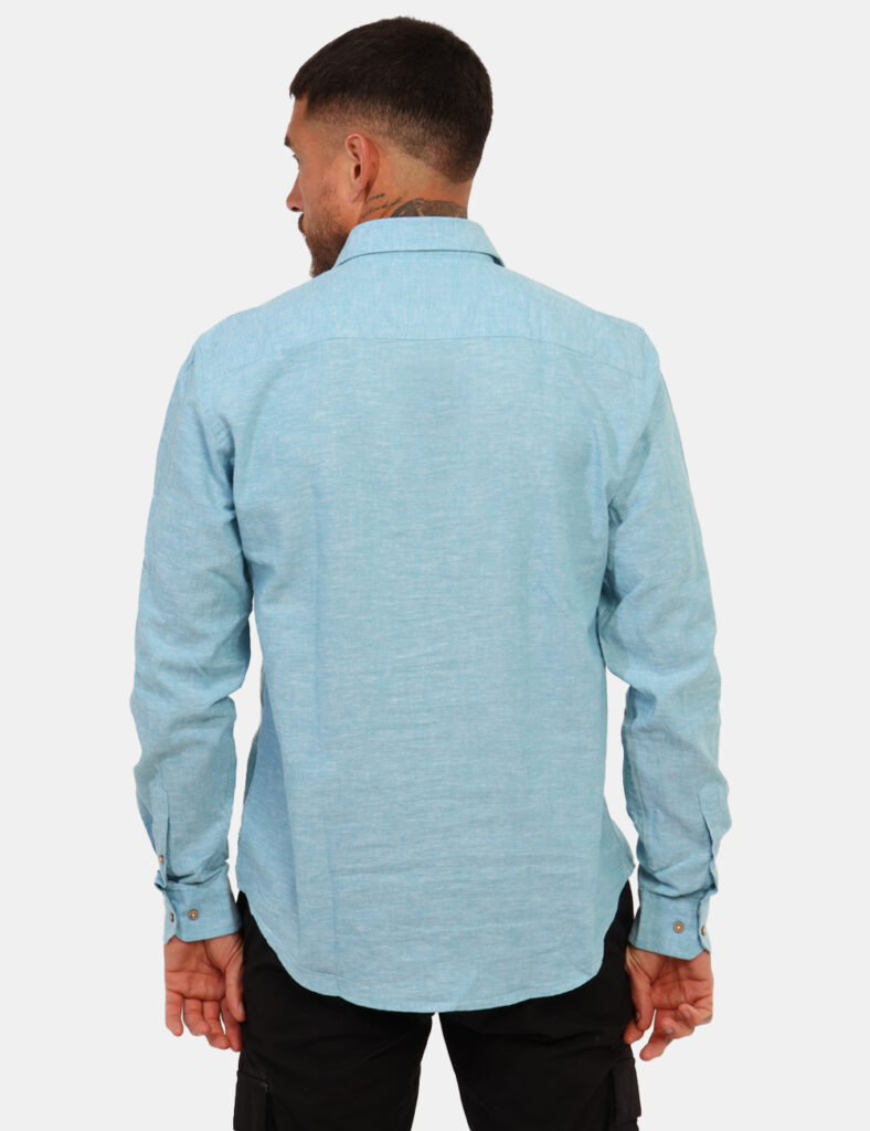 Camicia Concept83 Azzurro - Camicia casual in misto cotone/lino ed in total azzurro chiaro. La vestibilità è morbida e prati