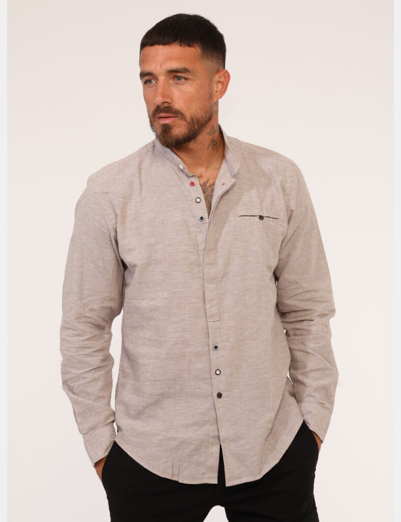 Camicia Concept83 Beige - Camicia in lino in total beige, con colletto alla coreana e taschino a taglio ad altezza cuore. La