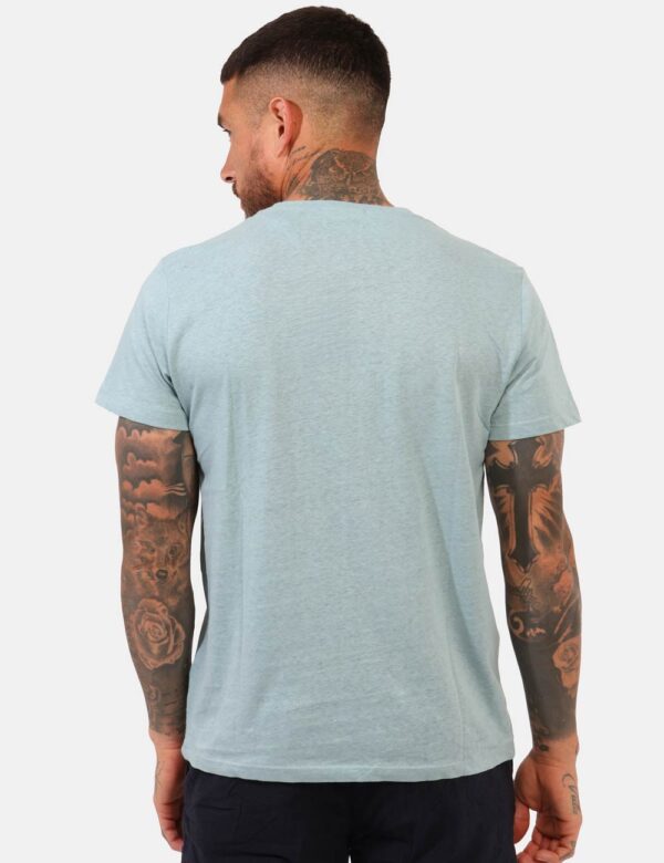 T-shirt Concept83 Azzurro - T-shirt classica in total azzurro. La vestibilità è morbida e regolare. La t-shirt è adatta per