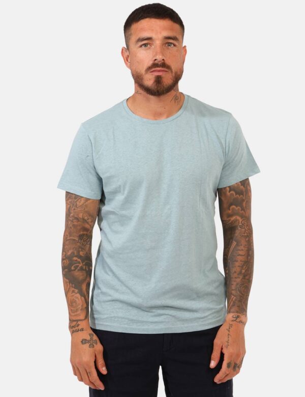 T-shirt Concept83 Azzurro - T-shirt classica in total azzurro. La vestibilità è morbida e regolare. La t-shirt è adatta per