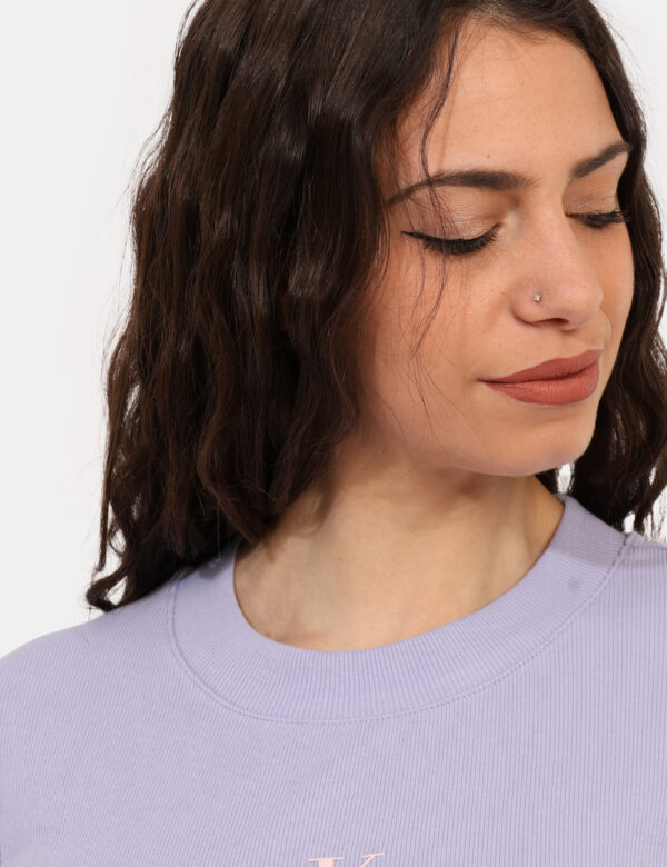 T-shirt Calvin Klein Viola - Cod. art. LV047AB802 OZVi ricordiamo che tutti i nostri articoli sono originali.