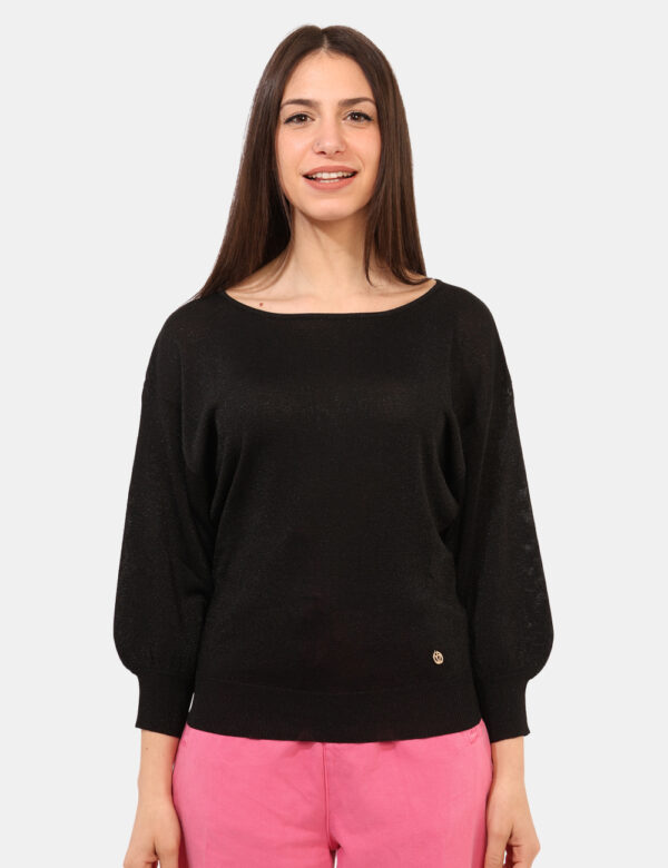 Maglia Yes Zee Nero - Maglia leggera, a maniche lunghe, con scollo a barchetta ed in total nero più filo lurex coordinato. L