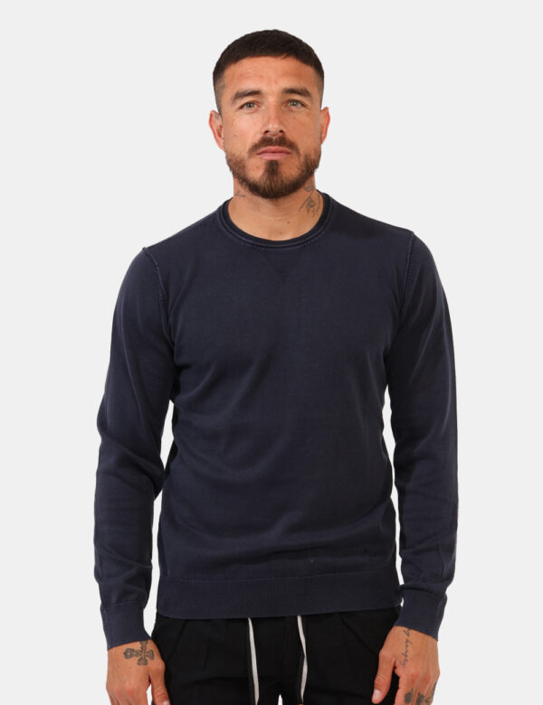 Maglione leggero Yes Zee Blu - Maglione leggero a maniche lunghe, in total blu. La vestibilità è morbida e regolare. Il magl