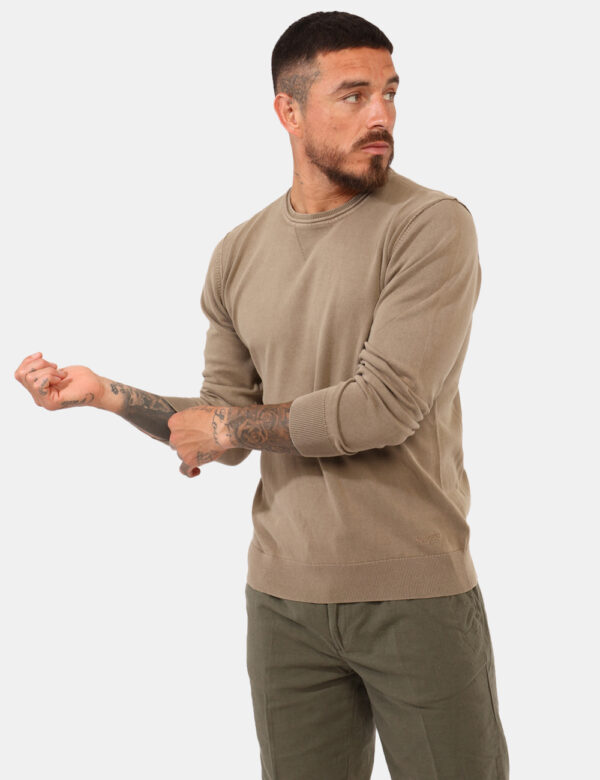 Maglione leggero Yes Zee Marrone - Maglione leggero a maniche lunghe, in total marrone fango. La vestibilità è morbida e reg