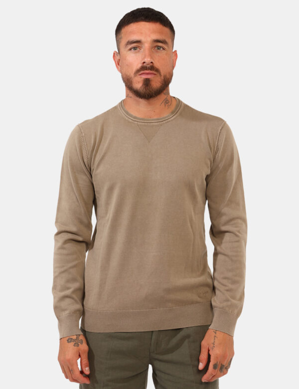 Maglione leggero Yes Zee Marrone - Maglione leggero a maniche lunghe, in total marrone fango. La vestibilità è morbida e reg