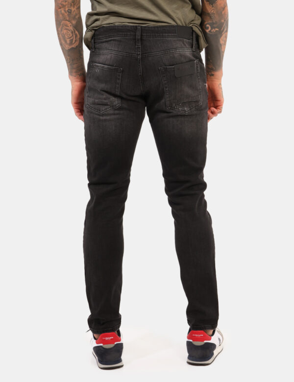Jeans Antony Morato Nero - Jeans in total nero slavato con ripped, più tasche sagomate sul fronte e tasche a toppa sul retro