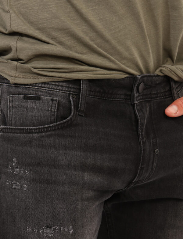 Jeans Antony Morato Nero - Jeans in total nero slavato con ripped, più tasche sagomate sul fronte e tasche a toppa sul retro