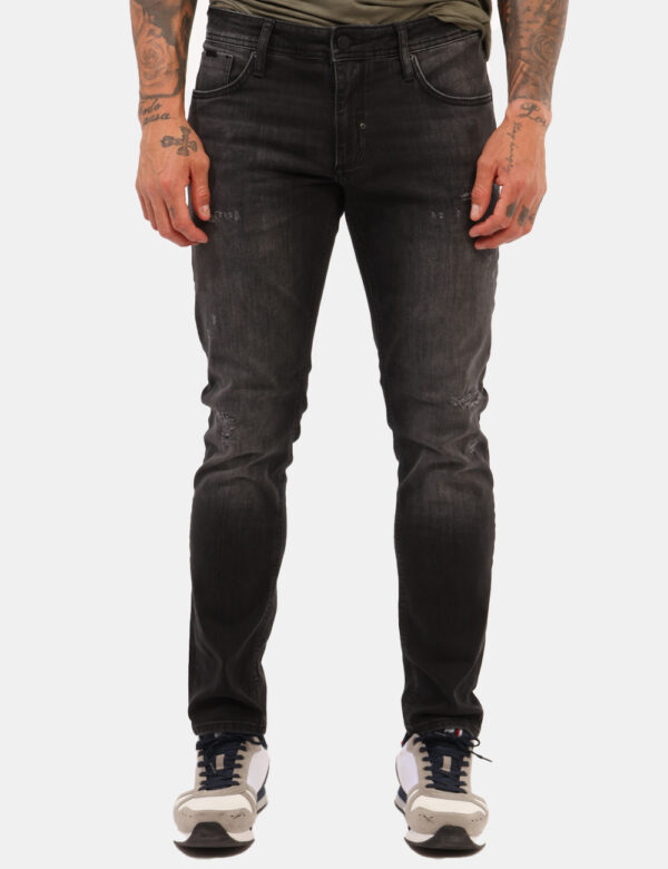 Jeans Antony Morato Nero - Jeans in total nero slavato con ripped, più tasche sagomate sul fronte e tasche a toppa sul retro