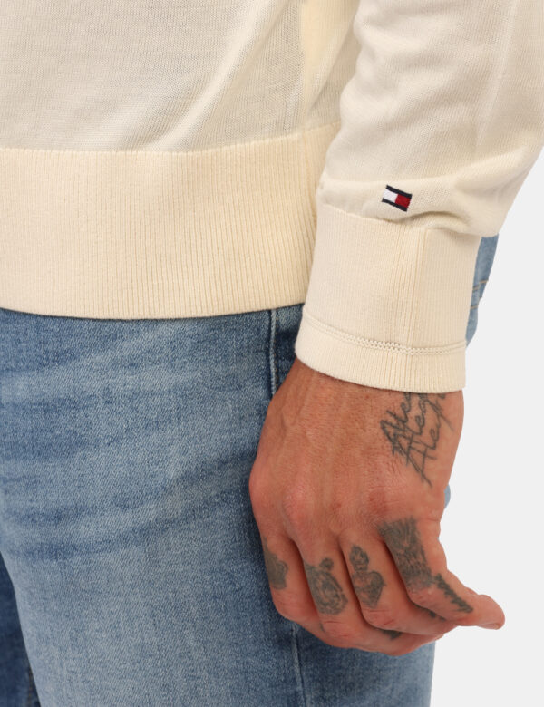 Maglia Tommy Hilfiger Panna - Cod. art. MW0MW33524 SZVi ricordiamo che tutti i nostri articoli sono originali.