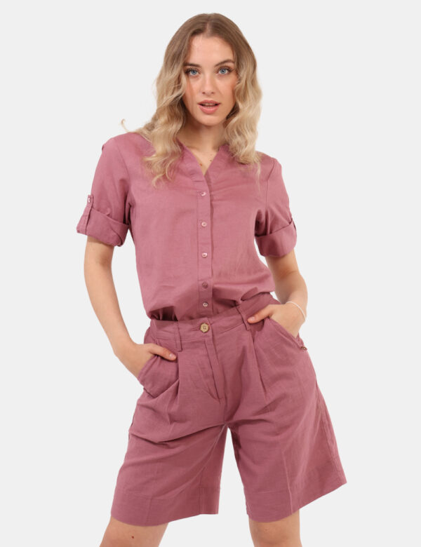 Shorts Yes Zee Rosa - Shorts altezza ginocchio, in total rosa antico con tasche a taglio trasversale. La vestibilità è morbi