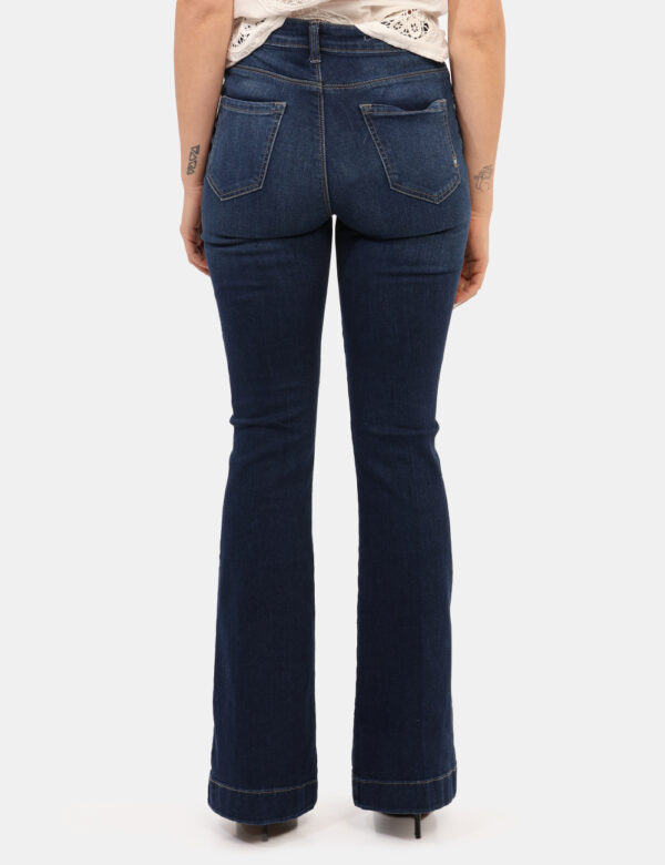Jeans Yes Zee Jeans - Jeans flare a zampa, in total blu denim dark con dettagli dorati. Presenti tasche sagomate sul fronte