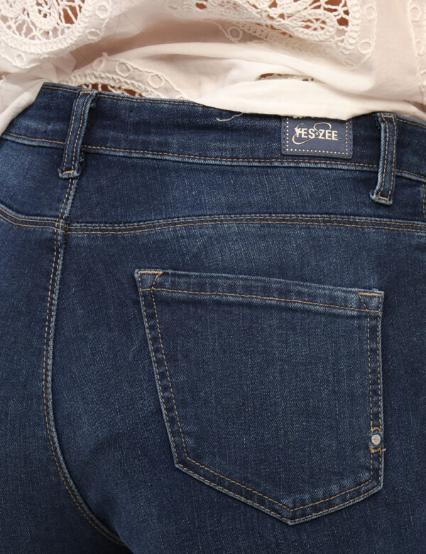 Jeans Yes Zee Jeans - Jeans flare a zampa, in total blu denim dark con dettagli dorati. Presenti tasche sagomate sul fronte