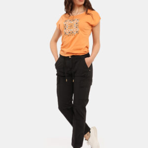 Pantaloni Yes Zee Nero - Pantaloni in total nero, con tasche a taglio trasversale più tasche cargo e dettagli dorati. La ves