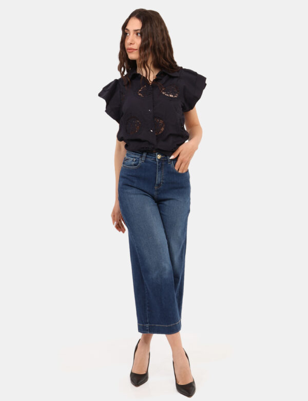 Jeans Yes Zee Jeans - Jeans a zampa in total blu denim dark, con dettagli dorati. Presenti tasche sagomate sul fronte e tasc