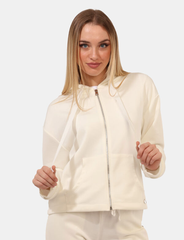 Felpa Rue De Clerie Bianco - Felpa classica in total bianco con cappuccio e tasche a taglio trasversale. La vestibilità è mo