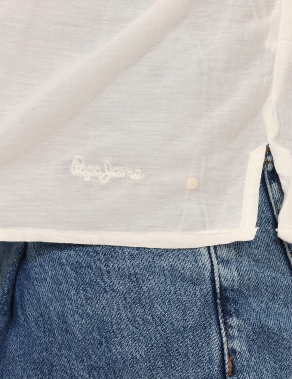 Camicia Pepe Jeans Bianco - Camicia a giromanica in total bianco arricciata. La vestibilità è morbida e pratica grazie a bot