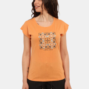 T-shirt Yes Zee Arancione - T-shirt classica su base arancione con stampa ricamata in tinta coordinata. La vestibilità è mor
