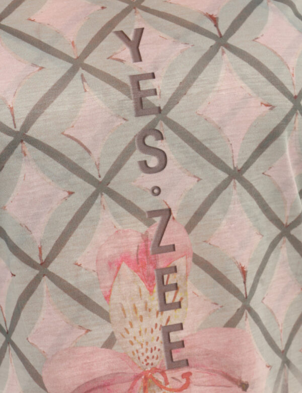 Top Yes Zee Fantasia - Top leggero, a giromanica, su base velata in tonalità tendente al rosa e verde. La vestibilità è morb