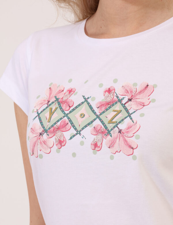 T-shirt Yes Zee Bianco - T-shirt classica su base bianca con stampa floreale coordinata e arricchita da glitter. La vestibil