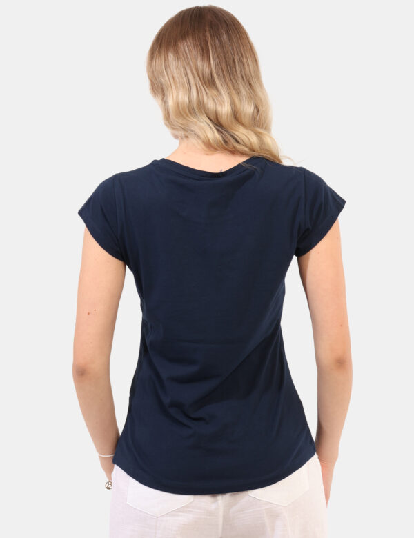 T-shirt Yes Zee Blu - T-shirt classica su base blu con stampa floreale coordinata e arricchita da glitter. La vestibilità è