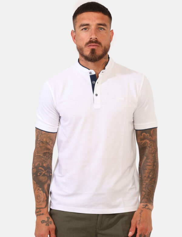 Polo Yes Zee Bianco - Polo classica in total bianco con profilo maniche e girocollo in blu. La vestibilità è morbida e prati
