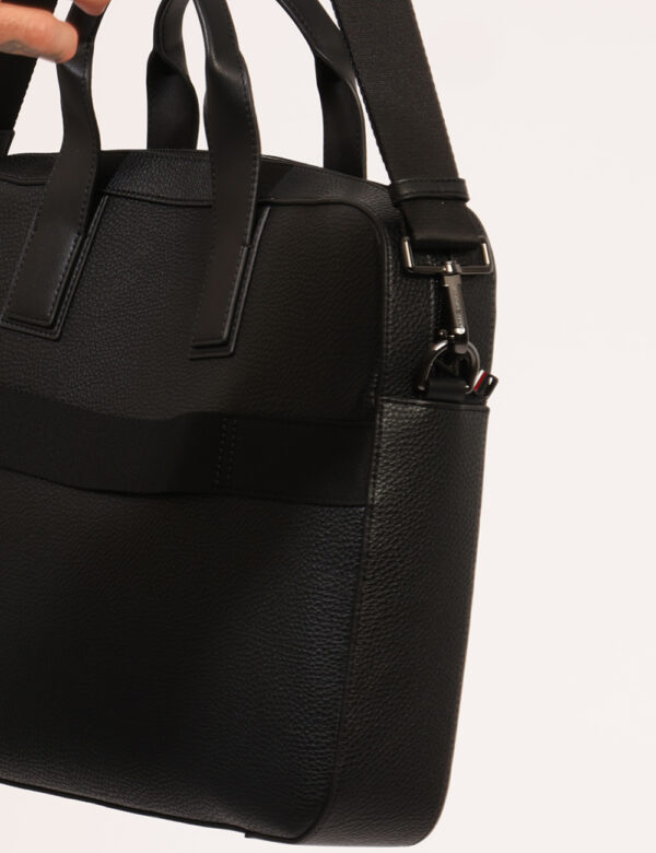 Borsa porta documenti Tommy Hilfiger Nero - Cod. art. XM0XM02911 SZVi ricordiamo che tutti i nostri articoli sono originali.