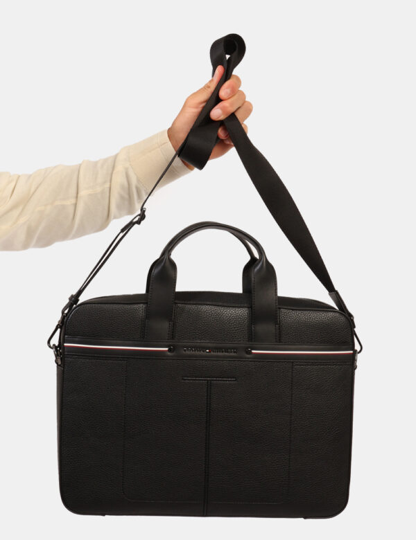 Borsa porta documenti Tommy Hilfiger Nero - Cod. art. XM0XM02911 SZVi ricordiamo che tutti i nostri articoli sono originali.