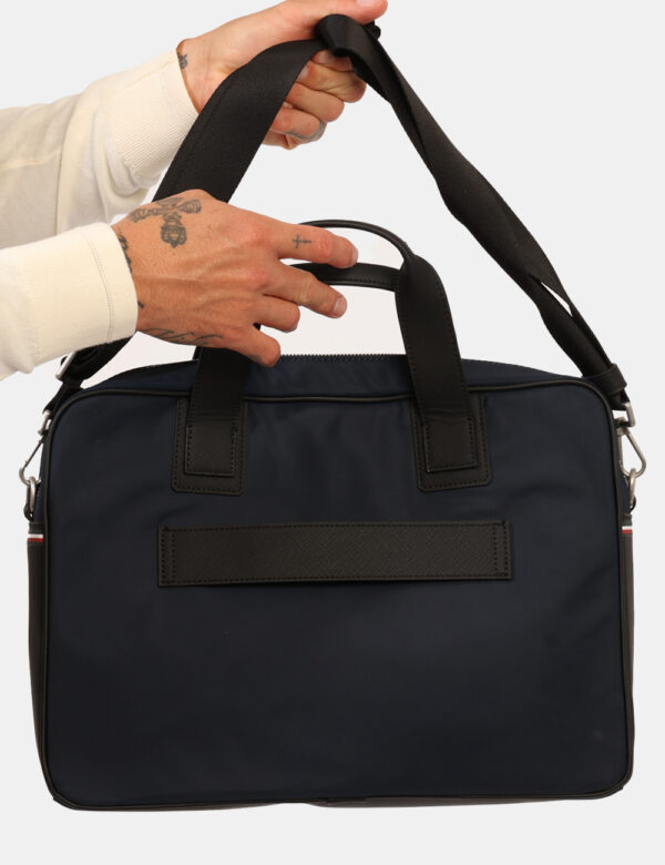 Borsa porta documenti Tommy Hilfiger Blu - Cod. art. XM0XM02914 SZVi ricordiamo che tutti i nostri articoli sono originali.