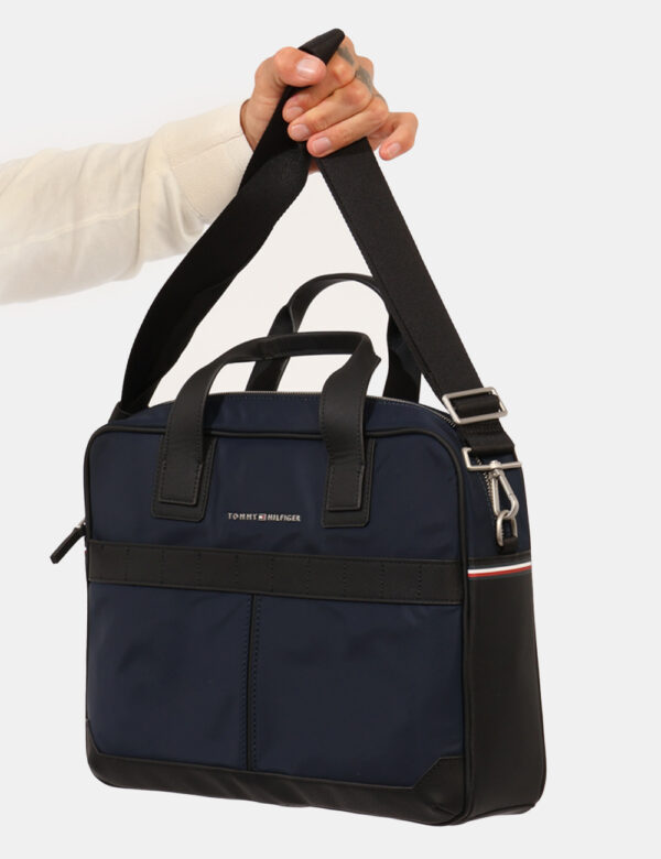 Borsa porta documenti Tommy Hilfiger Blu - Cod. art. XM0XM02914 SZVi ricordiamo che tutti i nostri articoli sono originali.