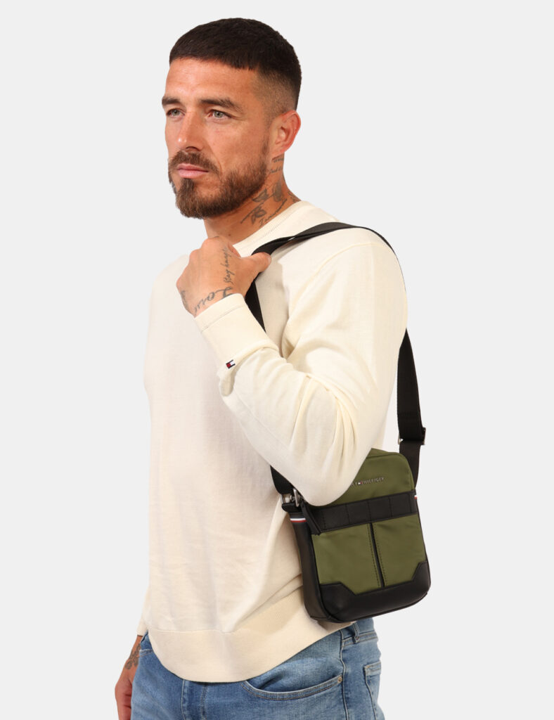Borsello Tommy Hilfiger Verde - Cod. art. XM0XM02916 SZVi ricordiamo che tutti i nostri articoli sono originali.