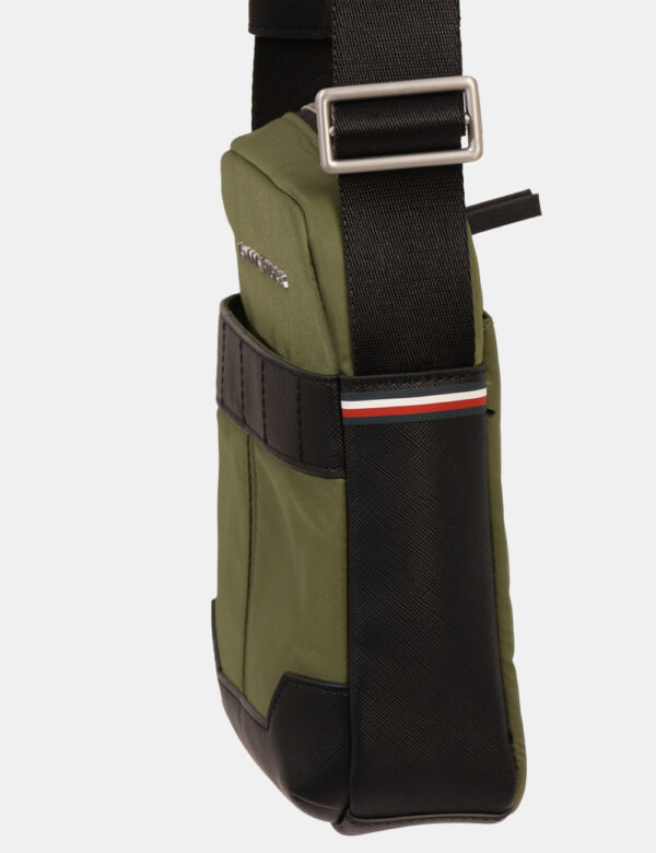 Borsello Tommy Hilfiger Verde - Cod. art. XM0XM02916 SZVi ricordiamo che tutti i nostri articoli sono originali.