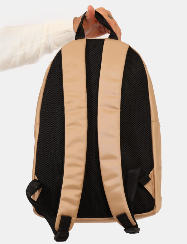 Zaino Tommy Hilfiger Marrone - Cod. art. XM0XM02918 SZVi ricordiamo che tutti i nostri articoli sono originali.