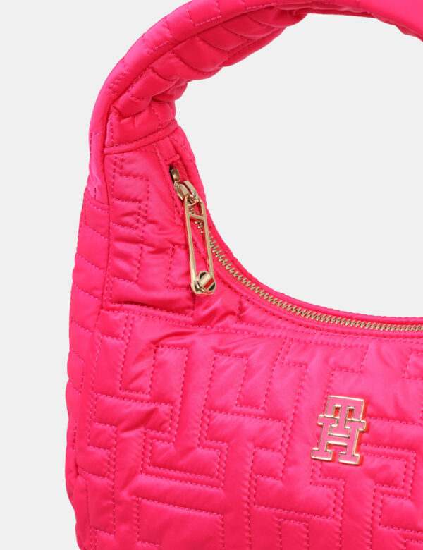 Borsa Tommy Hilfiger Fucsia - Cod. art. XW0XW03071 SZVi ricordiamo che tutti i nostri articoli sono originali.