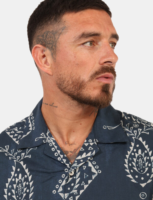 Camicia Goha Blu - Cod. art. 25S14CA FIO3500MUS60 OZVi ricordiamo che tutti i nostri articoli sono originali.
