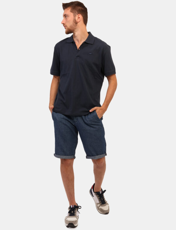 Bermuda Gas Jeans - Bermuda in total denim, con risvoltino e tasche a taglio trasversale. La vestibilità è morbida e pratica