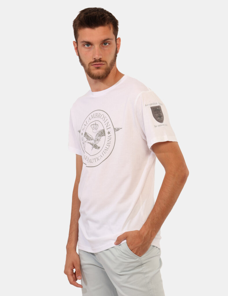 T-shirt Aeronautica Italiana Bianco - T-shirt classica su base bianca con stampa coordinata. La vestibilità del capo è morbi