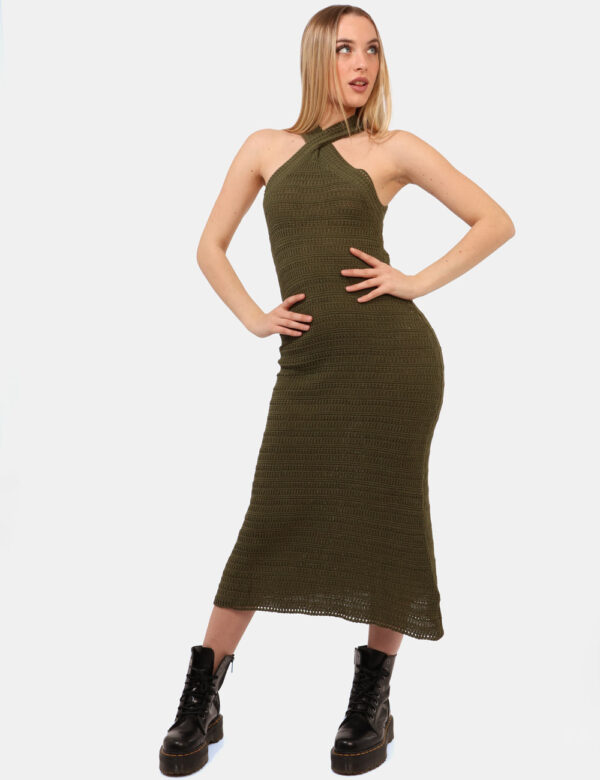 Vestito Rue De Clerie Verde - Abito lungo in maglina ed in total verde militare, con spalline e scollo a V. La vestibilità è