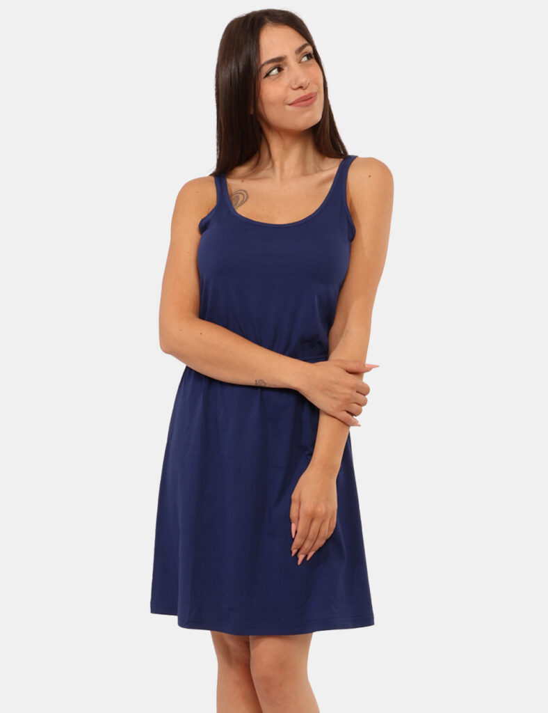 Vestito Ake Blu - Abito corto in total blu, con spalline e scollo sul retro. La vestibilità è morbida e regplabile agevolata