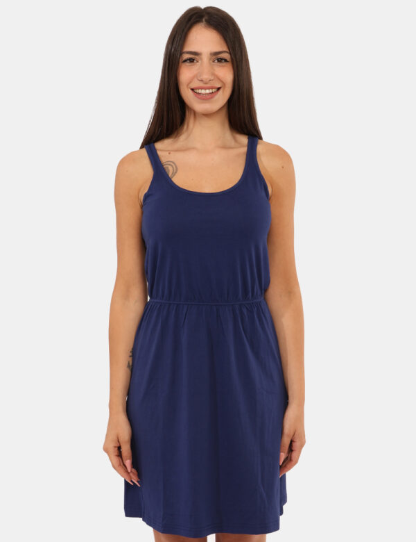 Vestito Ake Blu - Abito corto in total blu, con spalline e scollo sul retro. La vestibilità è morbida e regplabile agevolata