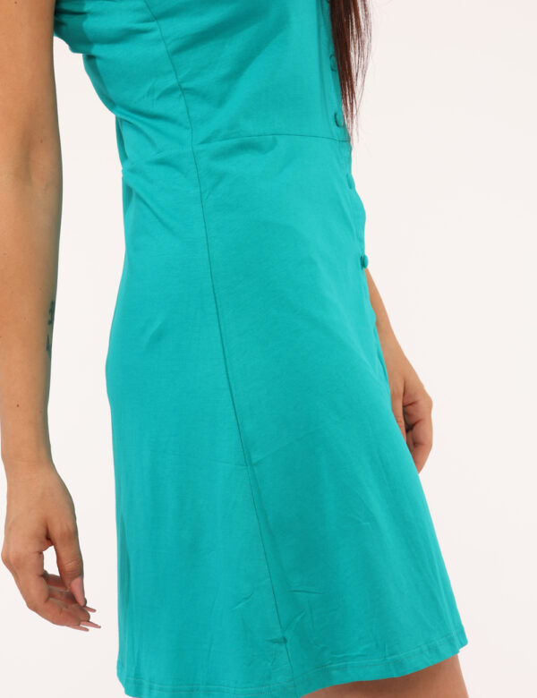 Vestito Ake Verde - Abito corto in total verde smeraldo, con spalline e scollo a V. La vestibilità è morbida e pratica grazi