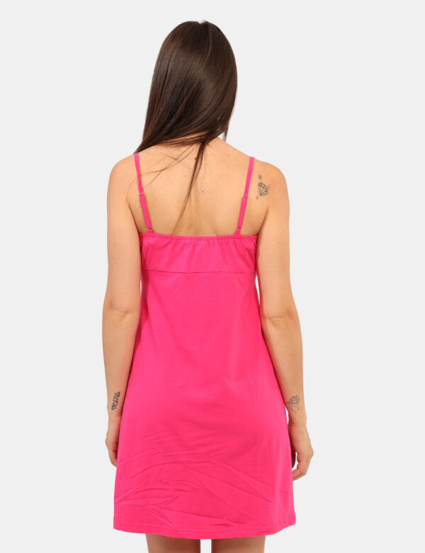 Vestito Ake Fucsia - Abito corto in total fucsia, con spalline strette regolabili e scollo arricciato. La vestibilità è morb