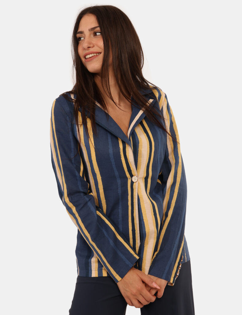 Blazer Yes Zee Blu - Blazer in lino su fantasia rigata blu e gialla. La vestibilità è morbida e pratica grazie ad unico bott