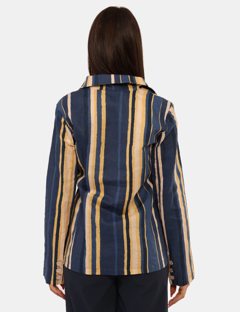 Blazer Yes Zee Blu - Blazer in lino su fantasia rigata blu e gialla. La vestibilità è morbida e pratica grazie ad unico bott