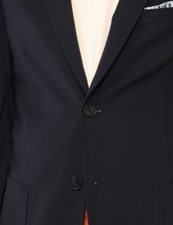 Giacca Sseinse Blu - Giacca classica in total blu navy con tasche fake più taschino a toppa. La vestibilità è morbida e prat