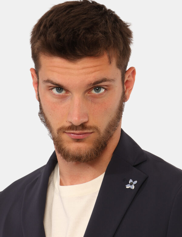 Giacca Sseinse Blu - Giacca classica in total blu navy con tasche fake più taschino a toppa. La vestibilità è morbida e prat
