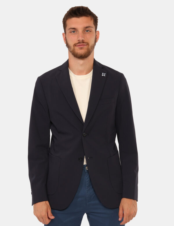 Giacca Sseinse Blu - Giacca classica in total blu navy con tasche fake più taschino a toppa. La vestibilità è morbida e prat